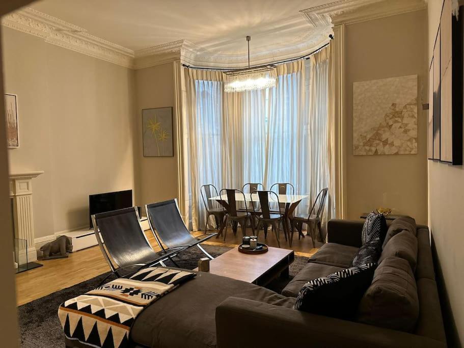 Apartamento Stunning 2 Bed/2Bath Flat In Heart Of Kensington Londres Exterior foto
